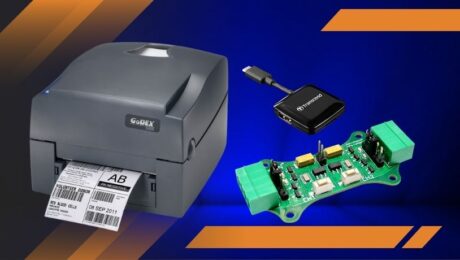 Dodatkove obladnannya dlya takhohrafiv pryntery adaptery kardridery GoDEX label printer printing a tag, with a USB adapter nearby and a green circuit board on a blue background, showcasing electronics.