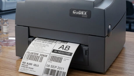 Prynter dlya etyketok Godex G500 u roboti takhoservisu shvydke oformlennya rezultativ kalibruvannya Label printer in a laboratory printing donor blood labels with barcodes and 'AB Rh Negative' blood type